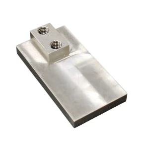 Keskitolpan lukituksen kiinnike kuva